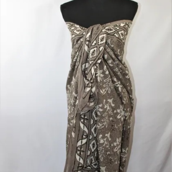 Versatile Floral India Print Fabric, Khaki, Black and White, 45 X 71 Inches. - Picture 2 of 5